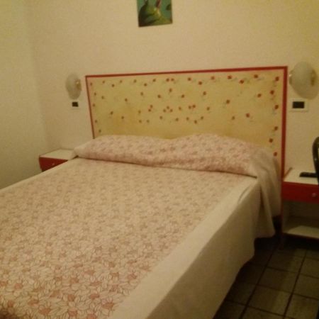 Hotel Fatima Ріміні Екстер'єр фото