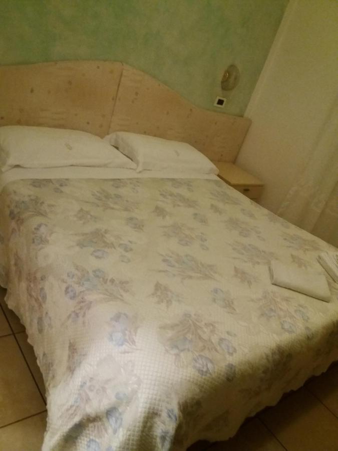 Hotel Fatima Ріміні Екстер'єр фото